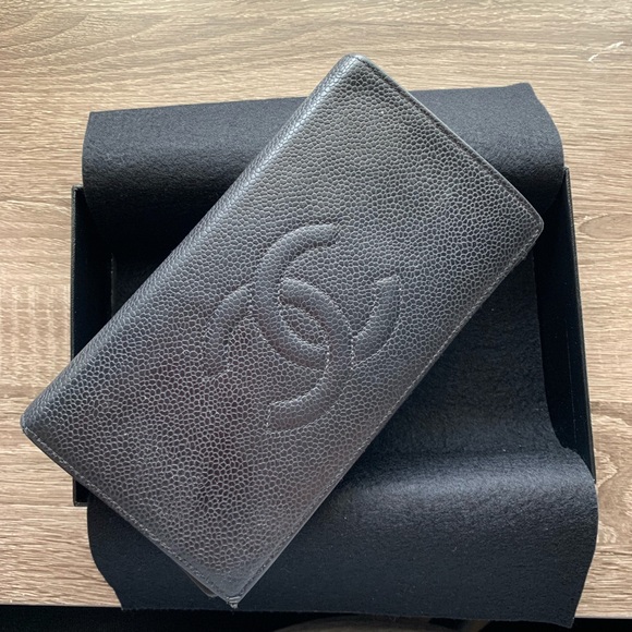 CHANEL Handbags - CHANEL Wallet 🖤